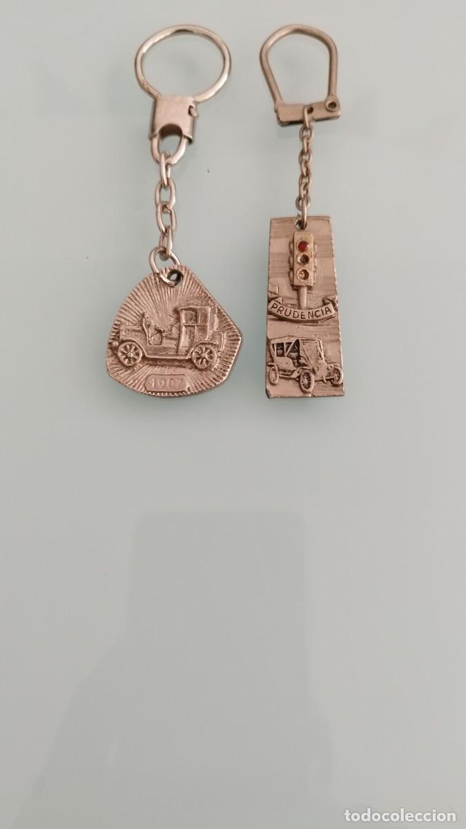 Sammlung von Schl&uuml;sselanh&auml;ngern: 2 Antiguos Llaveros,de coche 1907,Prudencia con semaforo
