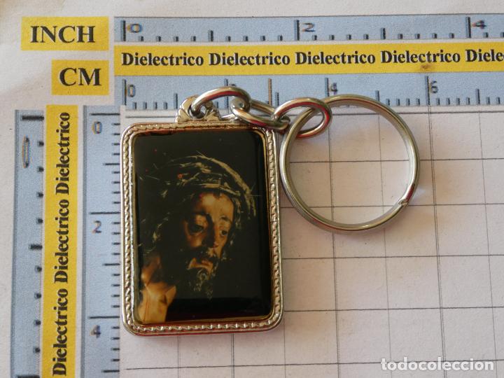 Collection of Keychains: LLAVERO RELIGIOSO SEMANA SANTA. IM&Aacute;GENES CRISTO VIRGEN A DETERMINAR. PRESUMIBLEMENTE M&Aacute;LAGA SEVILLA