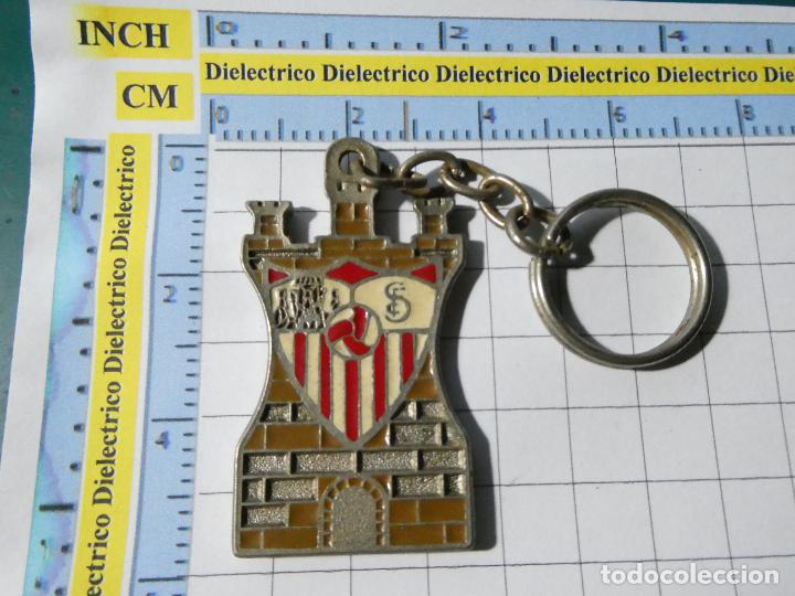 Coleccionismo de llaveros: LLAVERO DE DEPORTES. F&Uacute;TBOL. SEVILLA FC CF PE&Ntilde;A SEVILLISTA PUEBLA DE CAZALLA