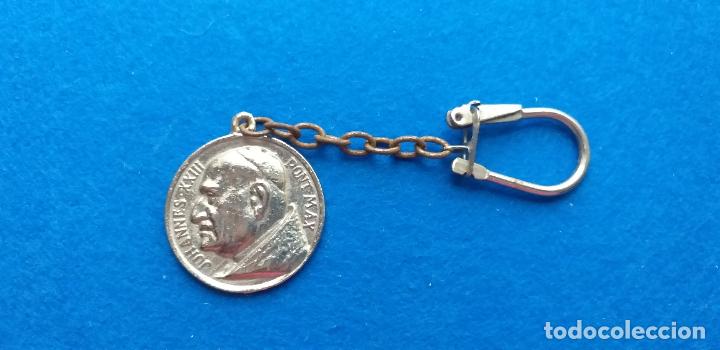 Collectionnisme de portes-cl&eacute;s: LLAVERO CON MEDALLA RELIGIOSA - PAPA JOHANNES XXIII /JUAN XXIII. AL DORSO KENNEDY