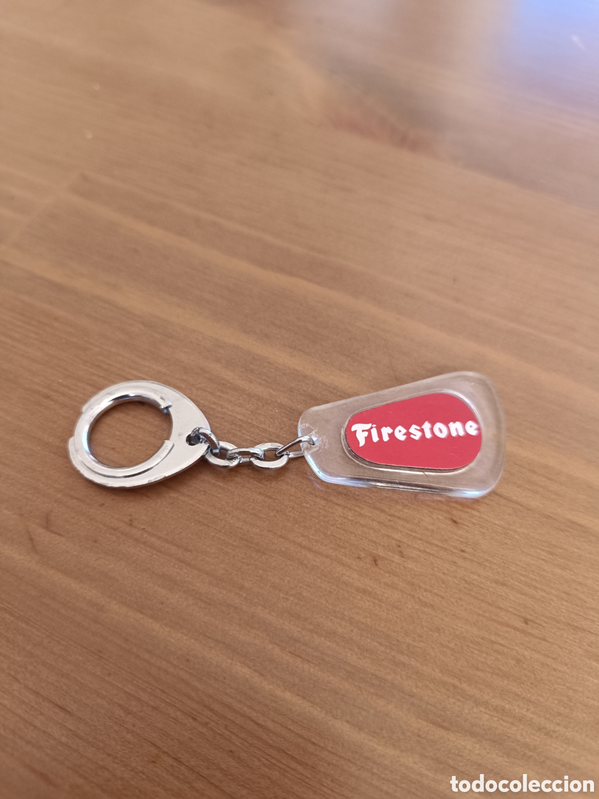Llavero publicitario Firestone marca de neum&aacute;ticos