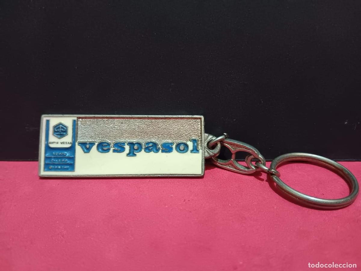 Coleccionismo de llaveros: antiguo y bonito llavero de metal moto vespa vespasol malaga a&ntilde;os 80