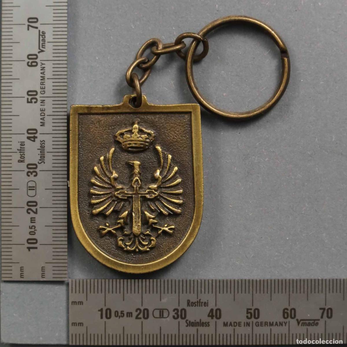 Collection of Keychains: LLAVERO. UNIDAD DE ASISTENCIA SANITARIA XI/II MADRID. EJERCITO TIERRA