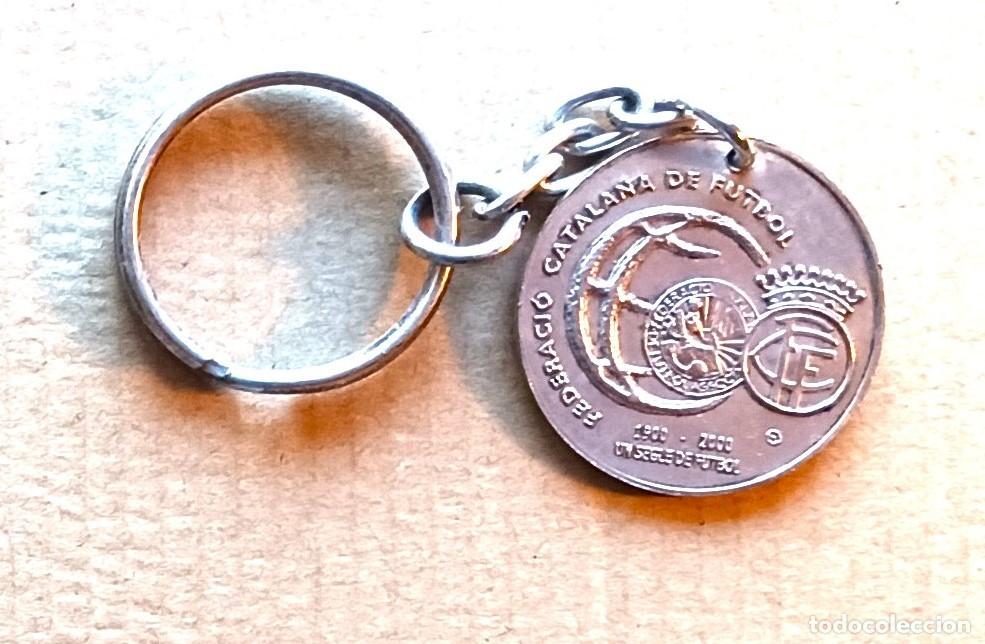 Sammlung von Schl&uuml;sselanh&auml;ngern: LLAVERO FEDERACION CATALANA FUTBOL 100 A&Ntilde;OS CATALUNYA METAL KEYRING CHAVEIRO PORTE-CLES R17