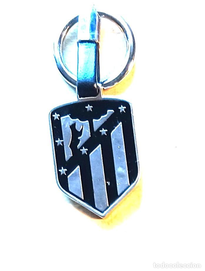 Sammlung von Schl&uuml;sselanh&auml;ngern: LLAVERO ATLETICO DE MADRID OFICIAL PLATEADO FUTBOL METAL KEYRING CHAVEIRO PORTE-CLES KEY CHAIN R82
