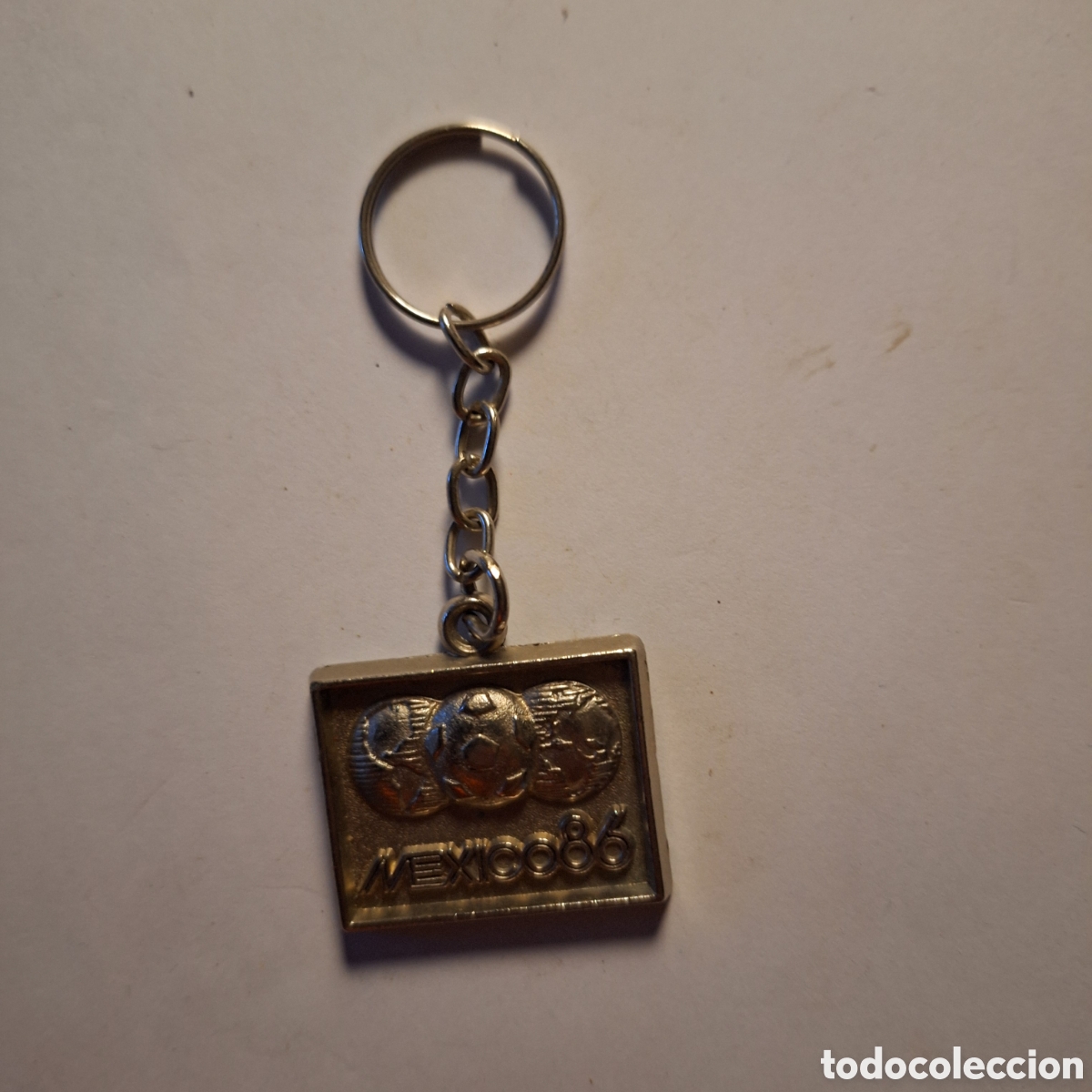 Collection of Keychains: Llavero Futbol Mundial M&eacute;xico 1986