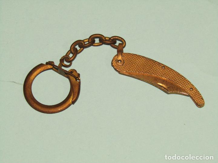 Coleccionismo de llaveros: Antiguo Llavero de Navajita en Metal Dorado