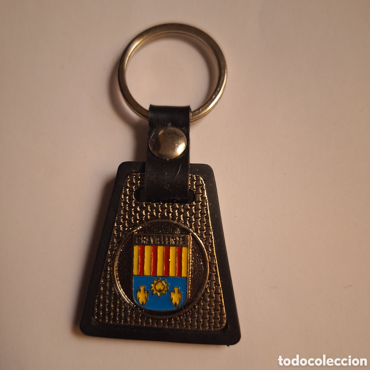 Collection of Keychains: Llavero escudo crevillente