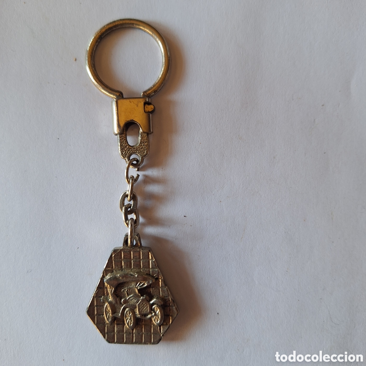 Collection of Keychains: Llavero automovil Antiguo