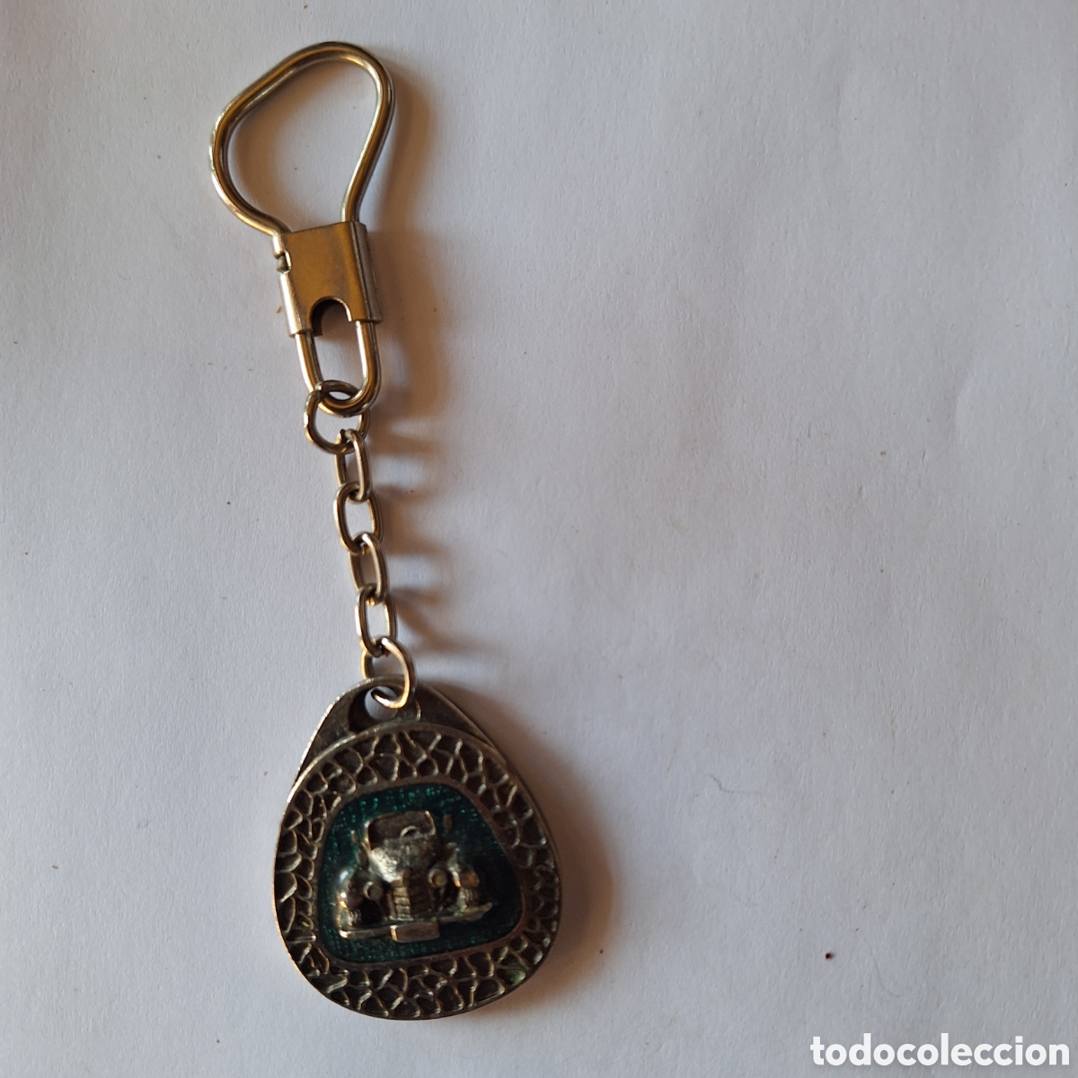 Collection of Keychains: Llavero automovil Antiguo
