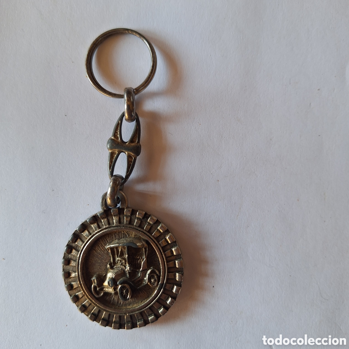 Collection of Keychains: Llavero automovil Antiguo