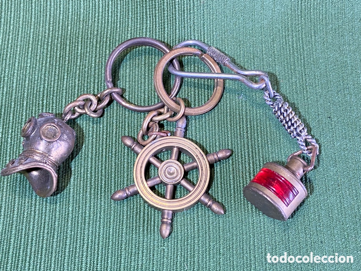 Coleccionismo de llaveros: Lote llaveros n&aacute;uticos muy bonitos. Rueda de tim&oacute;n, luz babor y escafandra de buzo (Bronce o lat&oacute;n).