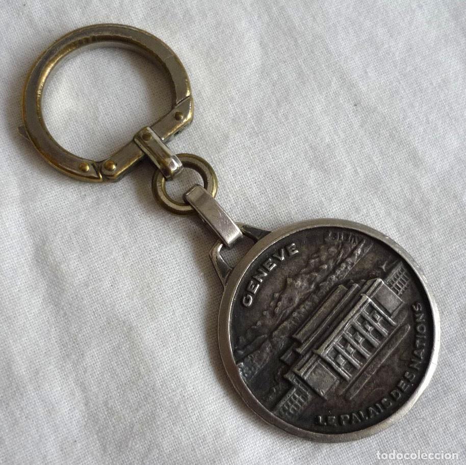 Collection of Keychains: Antiguo llavero metal plateado Geneva Le palais des nations