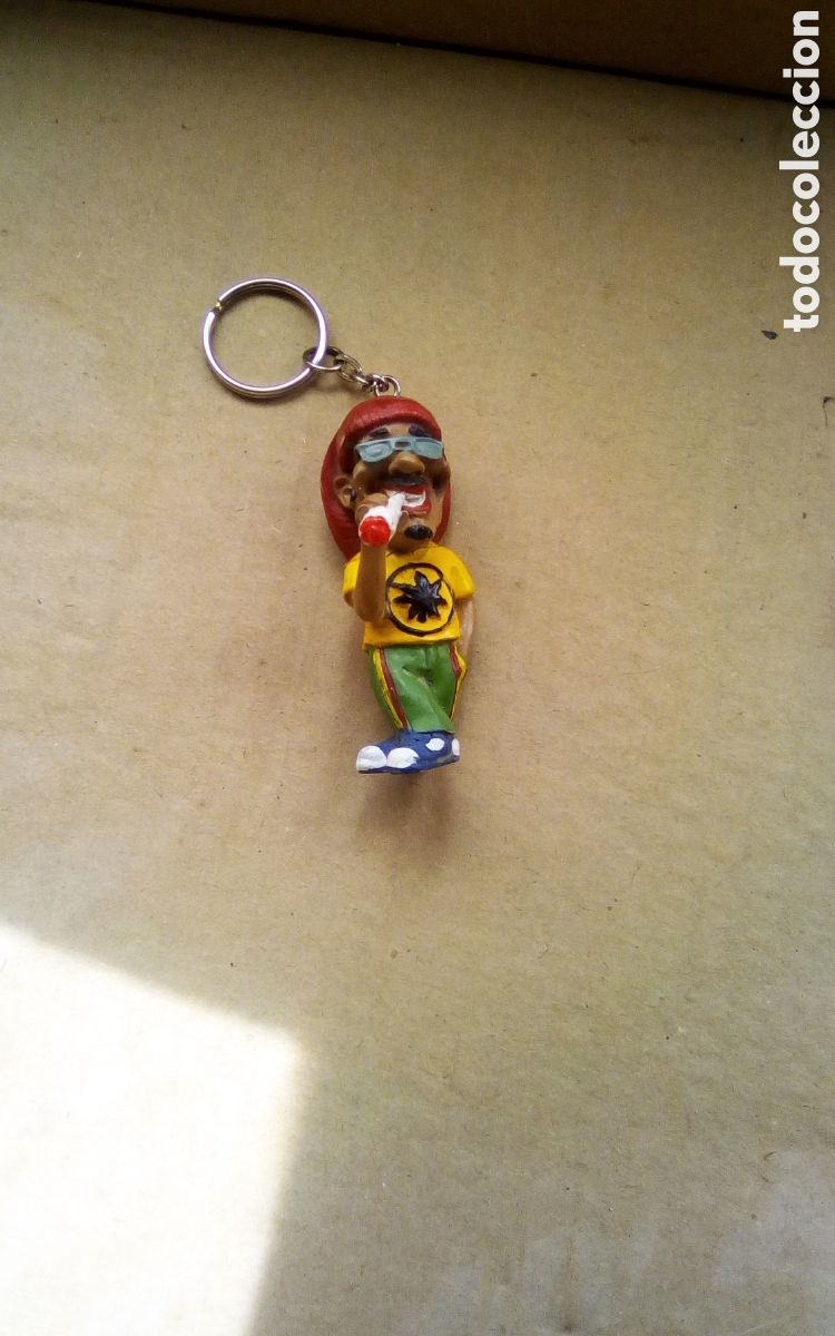 Coleccionismo de llaveros: Llavero colgante Bob Marley, de resina, pintado a mano. Fabricante E.S.S.L. mide 7 cm.