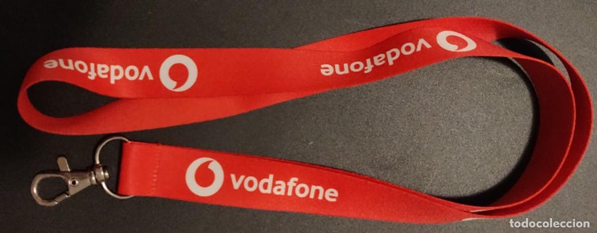 Colecionismo de porta-chaves: CINTA COLGANTE PARA LLAVES TARJETAS ETC - CON MOSQUETON. 'VODAFONE'