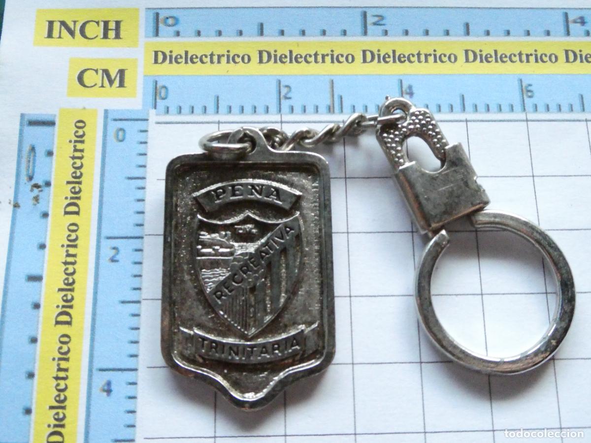 Coleccionismo de llaveros: ANTIGUO LLAVERO DE DEPORTES. PE&Ntilde;A MALAGUISTA TRINITARIA BARRIO TRINIDAD M&Aacute;LAGA