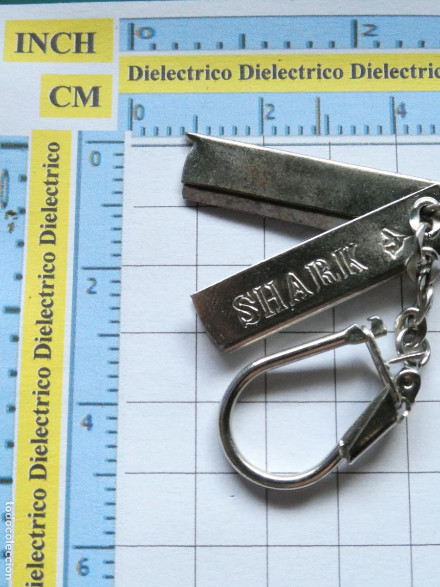 Coleccionismo de llaveros: ANTIGUO LLAVERO HOJA DE AFEITAR NAVAJA SHARK