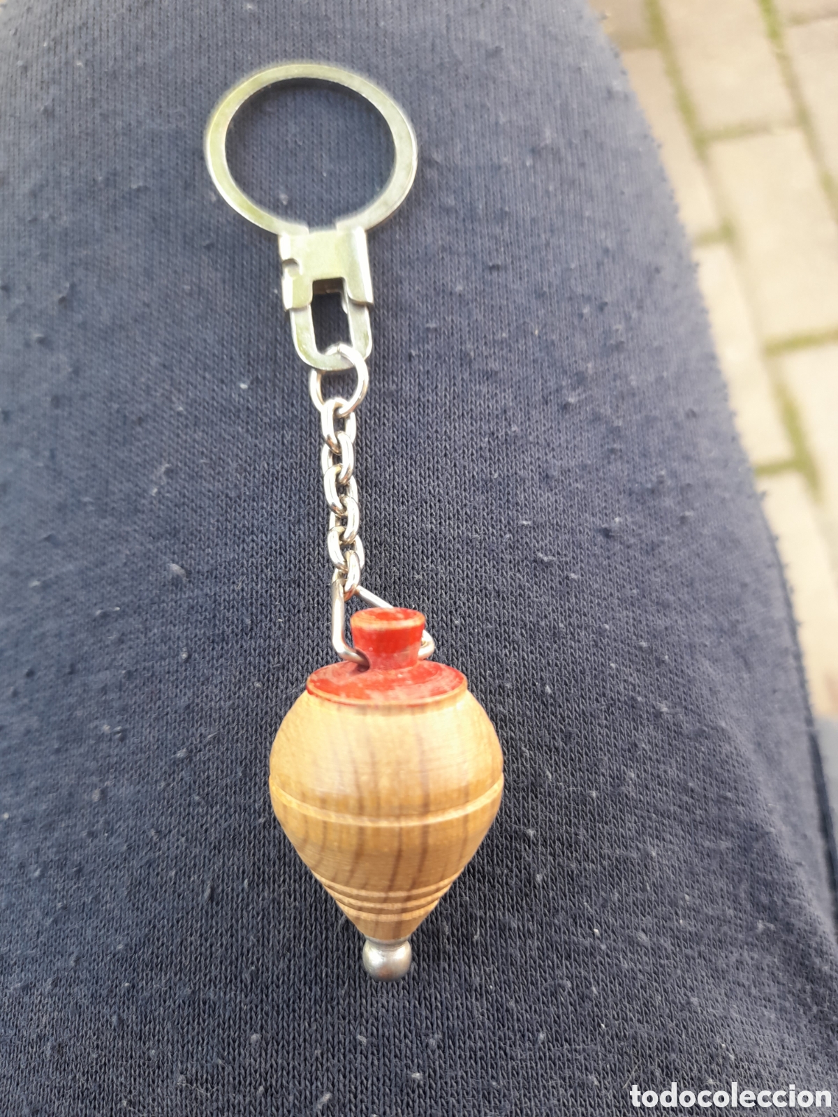 Coleccionismo de llaveros: Antiguo llavero forma de peonza de madera