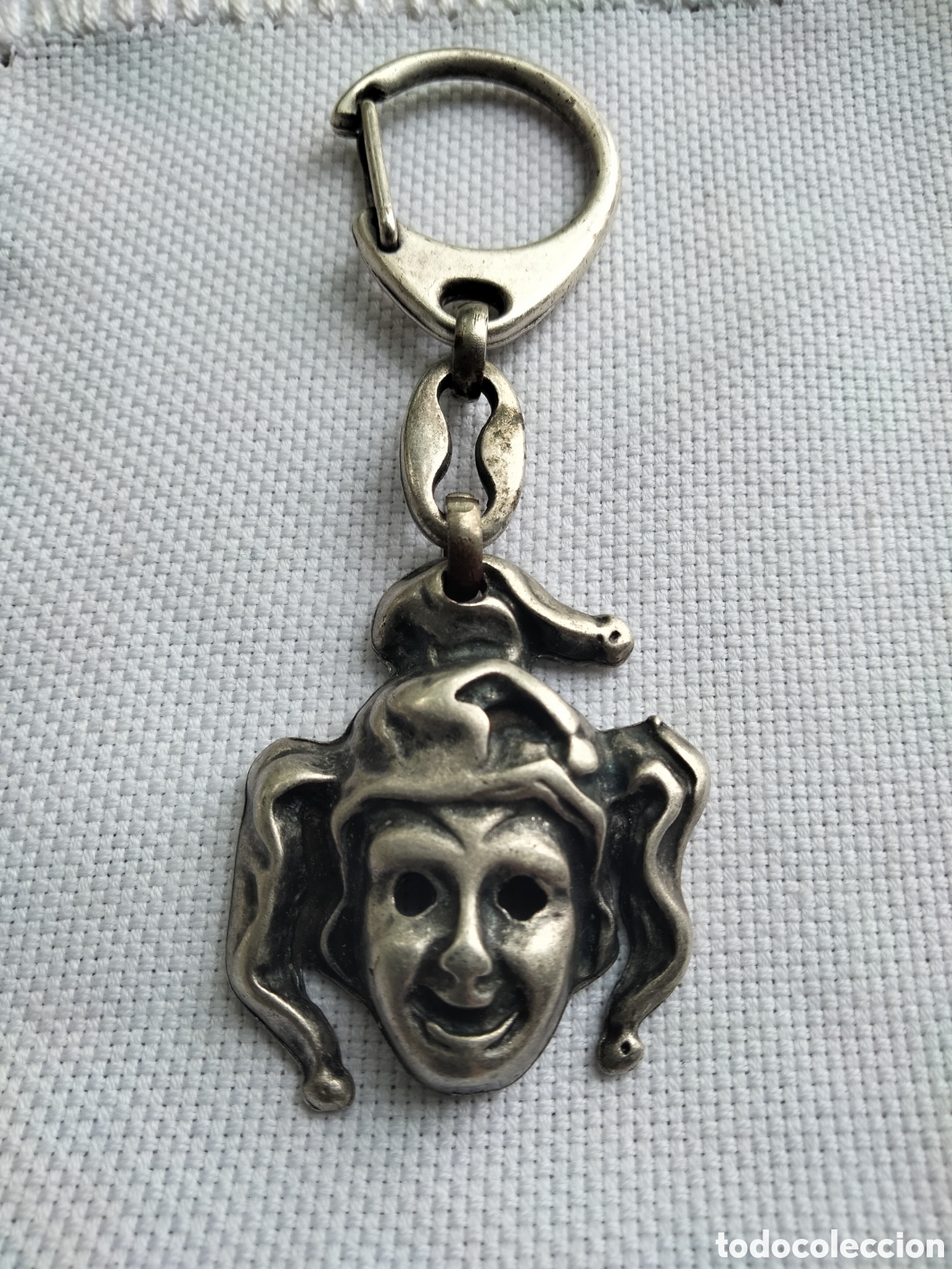 Coleccionismo de llaveros: Atractivo llavero vintage en metal tipo alpaca con una mascara de teatro griego