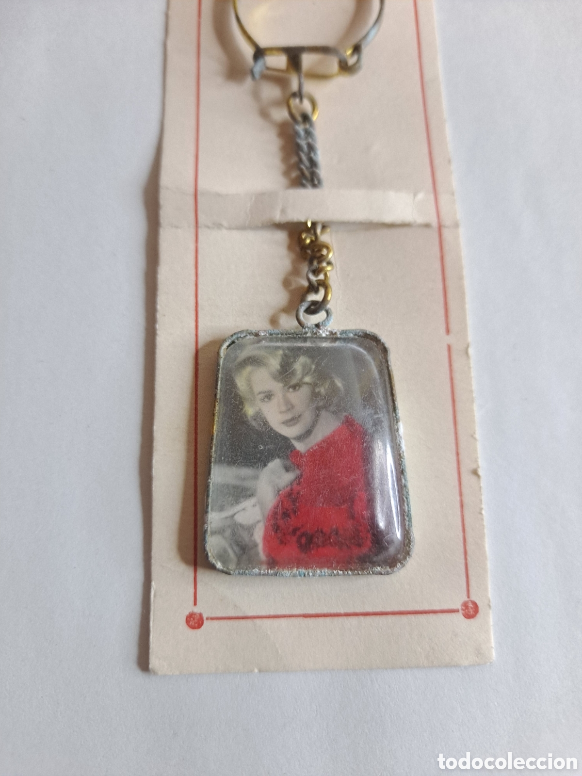 Sammlung von Schl&uuml;sselanh&auml;ngern: LLAVERO ARTISTAS DEL CINE. NUEVO. A&Ntilde;OS 60 - 70. DESCONOZCO SU NOMBRE.