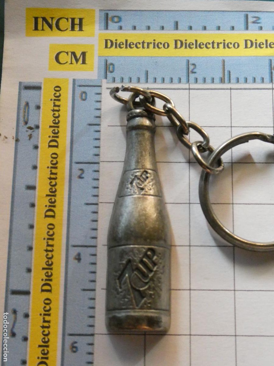 Collectionnisme de portes-cl&eacute;s: LLAVERO DE BEBIDAS. BOTELLA SEVEP UP 7UP