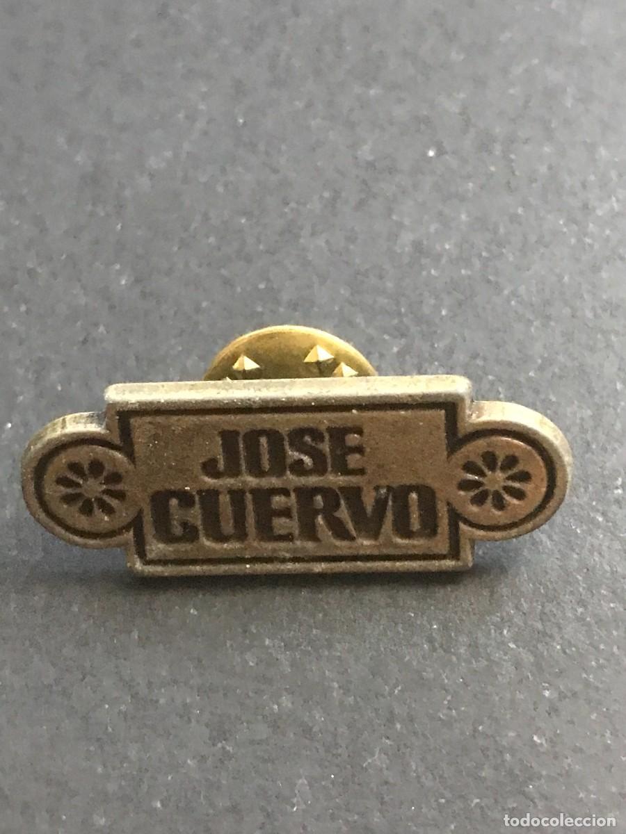 Collectionnisme de portes-cl&eacute;s: PIN PINS - JOSE CUERVO
