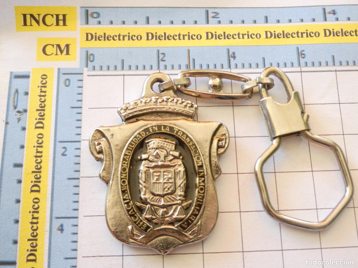 Sammlung von Schl&uuml;sselanh&auml;ngern: LLAVERO DE COLEGIOS UNIVERSIDADES. COLEGIO AGENTES TRANSACI&Oacute;N INMOBILIARIA. ANTIGUO MUESTRARIO FABRI