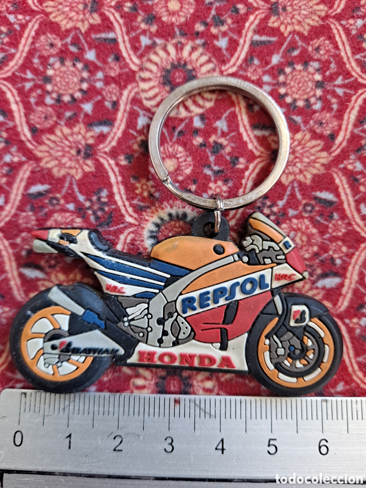 Coleccionismo de llaveros: Llavero moto Repsol Honda temporadas pasadas, material plastico flexible.