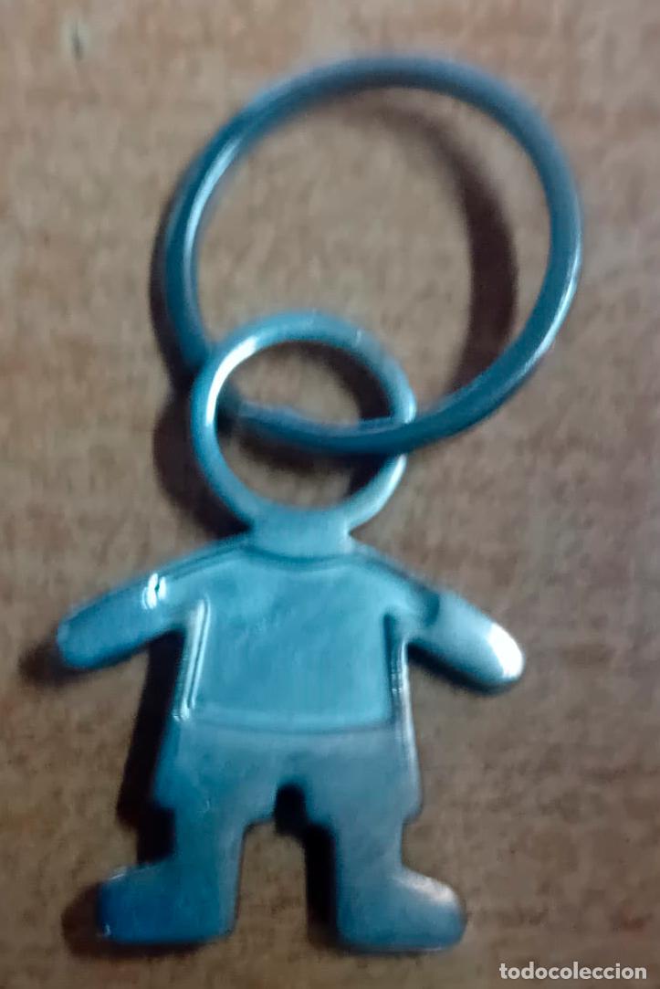 Collection of Keychains: Llavero metal chico mu&ntilde;equito