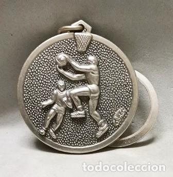 Coleccionismo de llaveros: LLAVERO DE METAL A.P.A. CERVANTES EQUIPO DE BALONCESTO - LLAV-25064 - B-935
