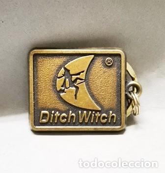 Coleccionismo de llaveros: LLAVERO DE METAL DITCH WITCH - LLAV-25211 - B-942