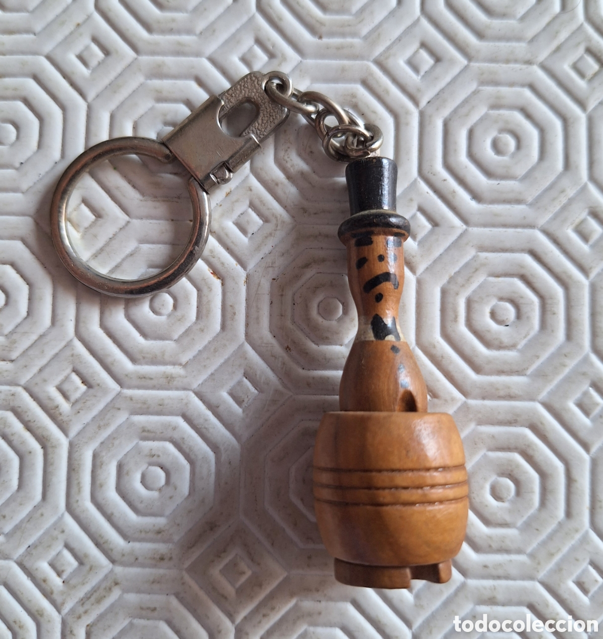 Llavero se&ntilde;or con barril y sorpresa