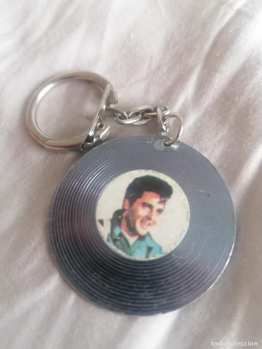 Coleccionismo de llaveros: Llavero antiguo Elvis Presley disco con marcas y se&ntilde;ales propias de su antig&uuml;edad mirar fotos
