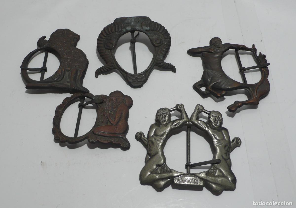 Coleccionismo de llaveros: 5 BROCHES DE CINTURON EN METAL - Foto 1
