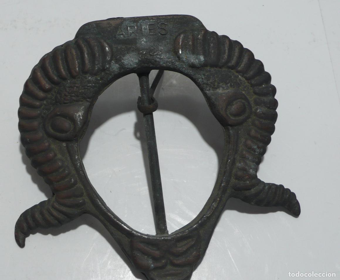 Coleccionismo de llaveros: 5 BROCHES DE CINTURON EN METAL - Foto 5