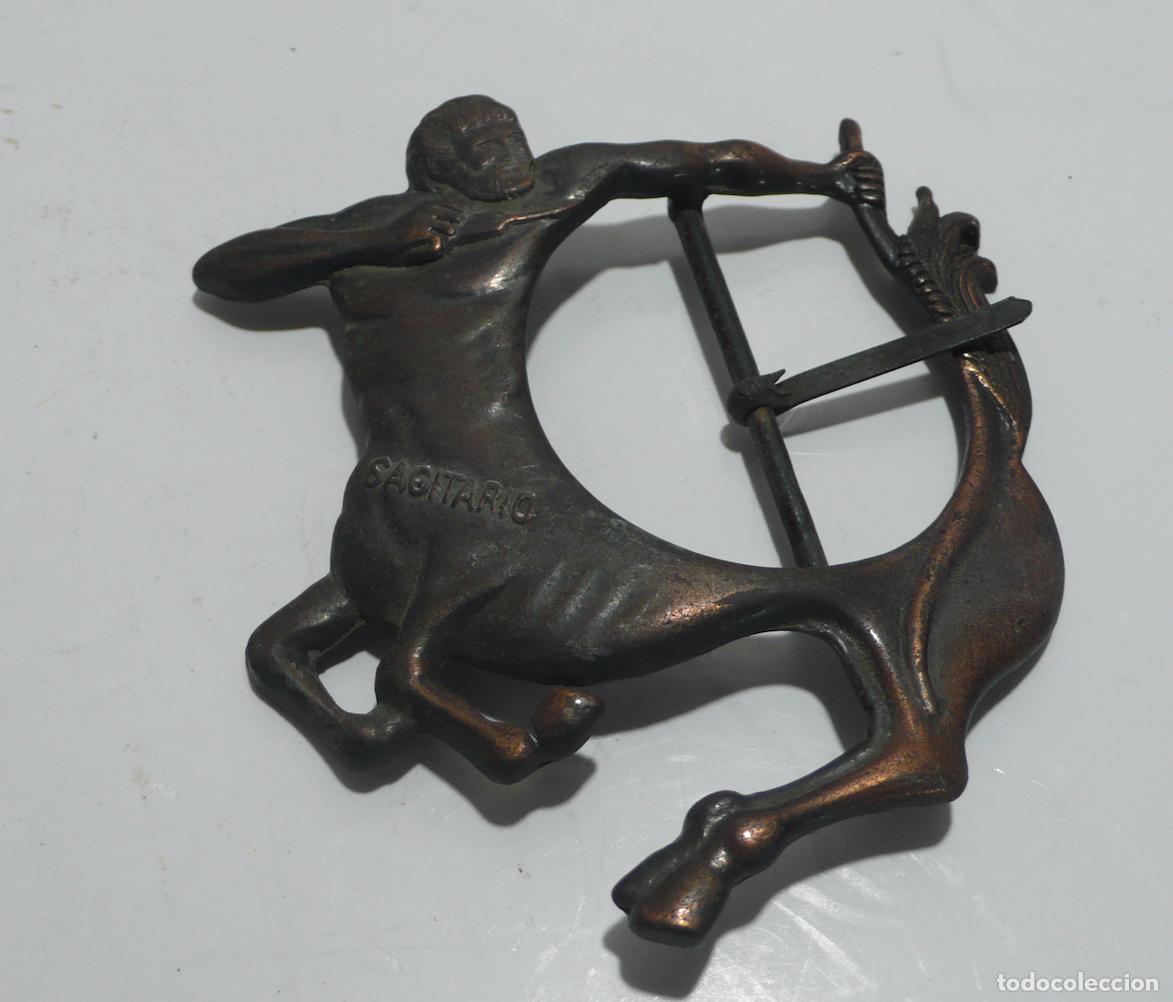 Coleccionismo de llaveros: 5 BROCHES DE CINTURON EN METAL - Foto 6