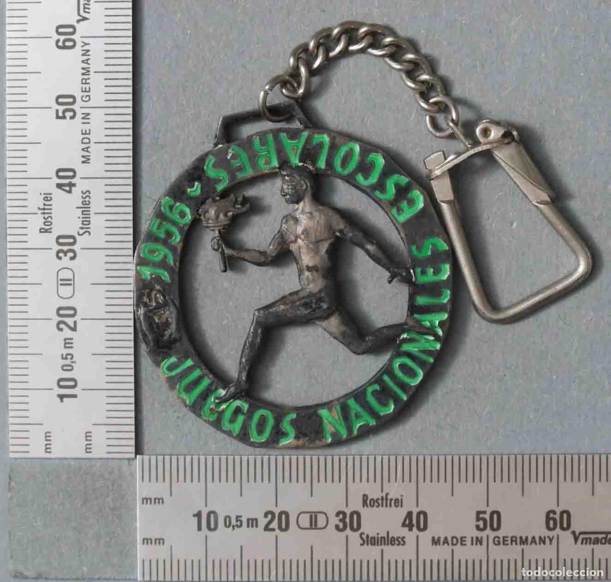 Colecionismo de porta-chaves: LLAVERO. JUEGOS NACIONALES ESCOLARES. 1956. PLATA ESMALTE. COMITE TECNICO