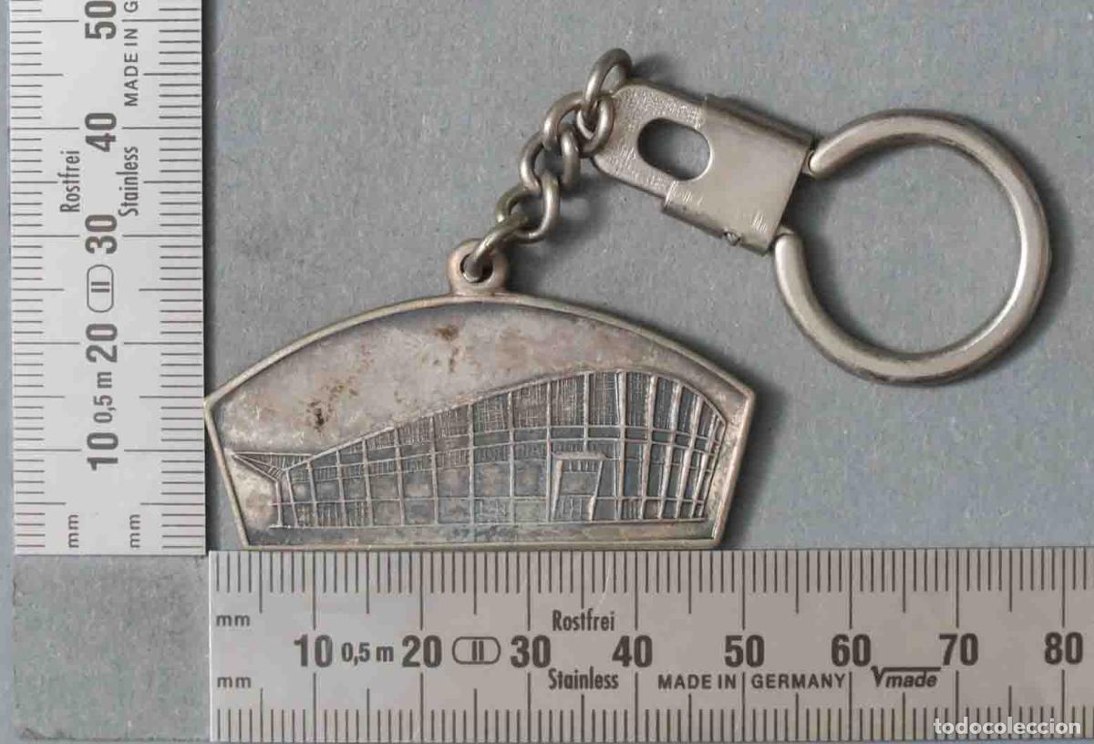 Sammlung von Schl&uuml;sselanh&auml;ngern: LLAVERO. PALACIO MUNICIPAL DE LOS DEPORTES CORU&Ntilde;A. PLATA 1970