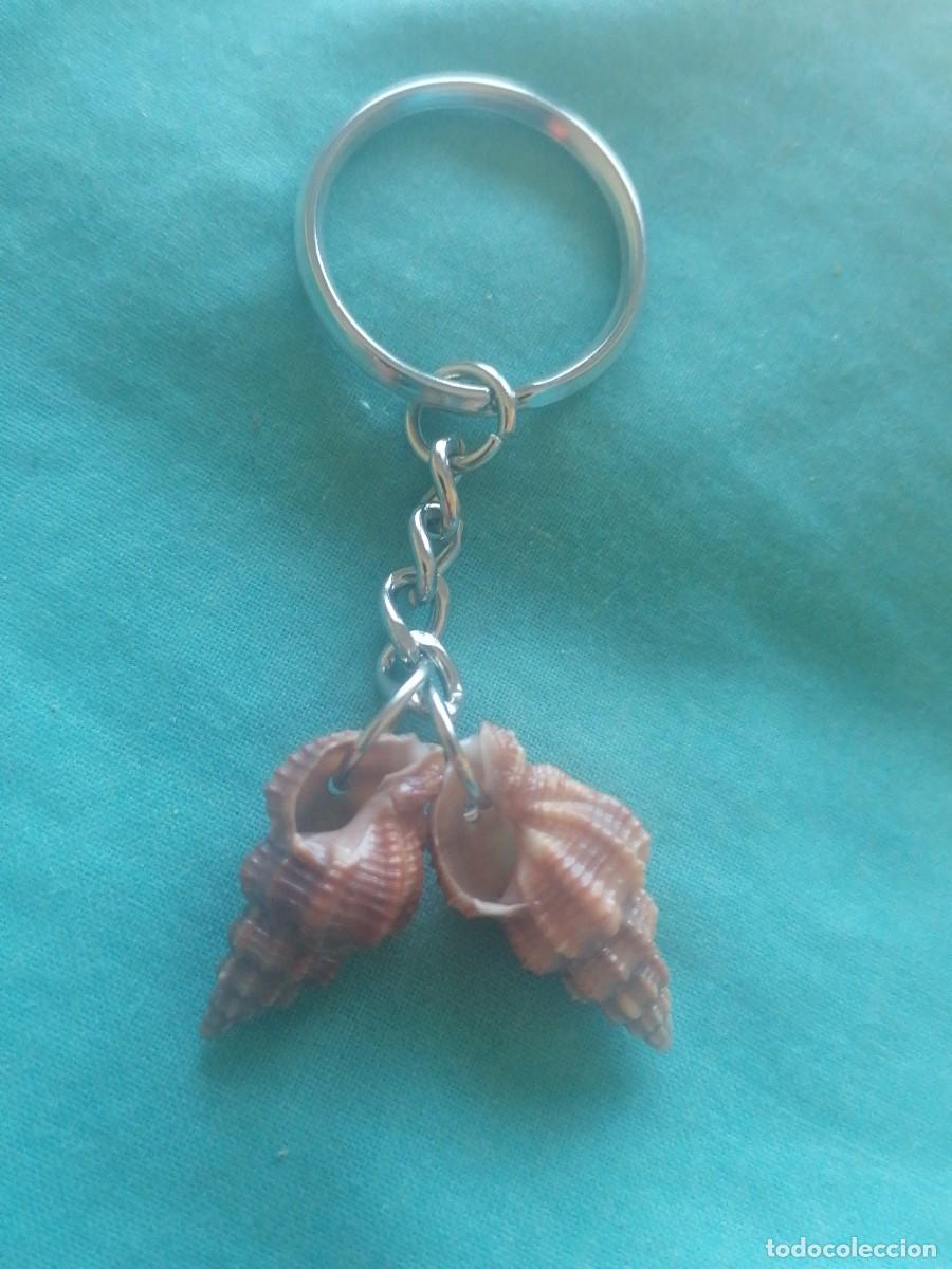 Coleccionismo de llaveros: Llavero dos caracolas de mar - Foto 1