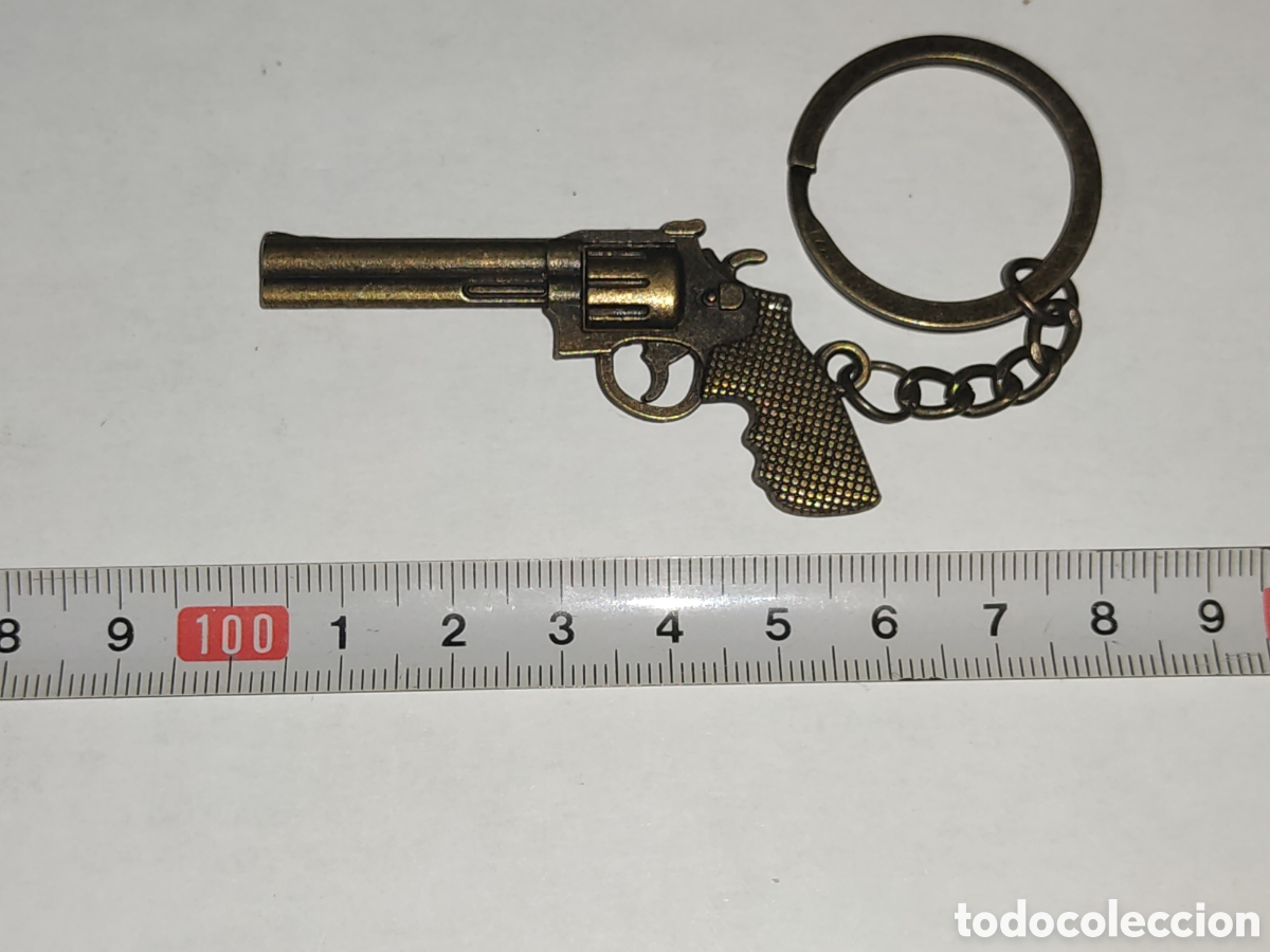 Collectionnisme de portes-cl&eacute;s: Llavero revolver o pistola en color bronce envejecido.