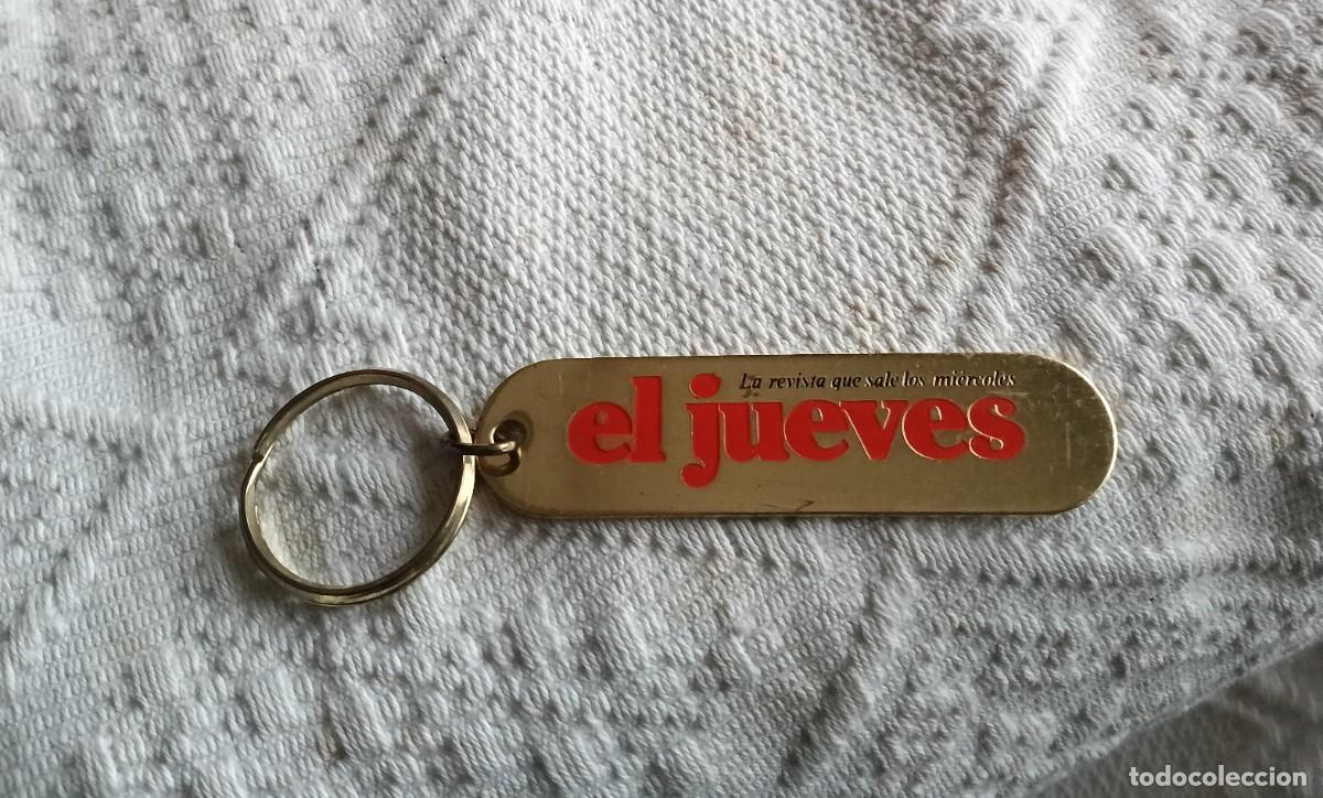 Colecionismo de porta-chaves: Llavero El Jueves. La revista que sale los mi&eacute;rcoles. Met&aacute;lico
