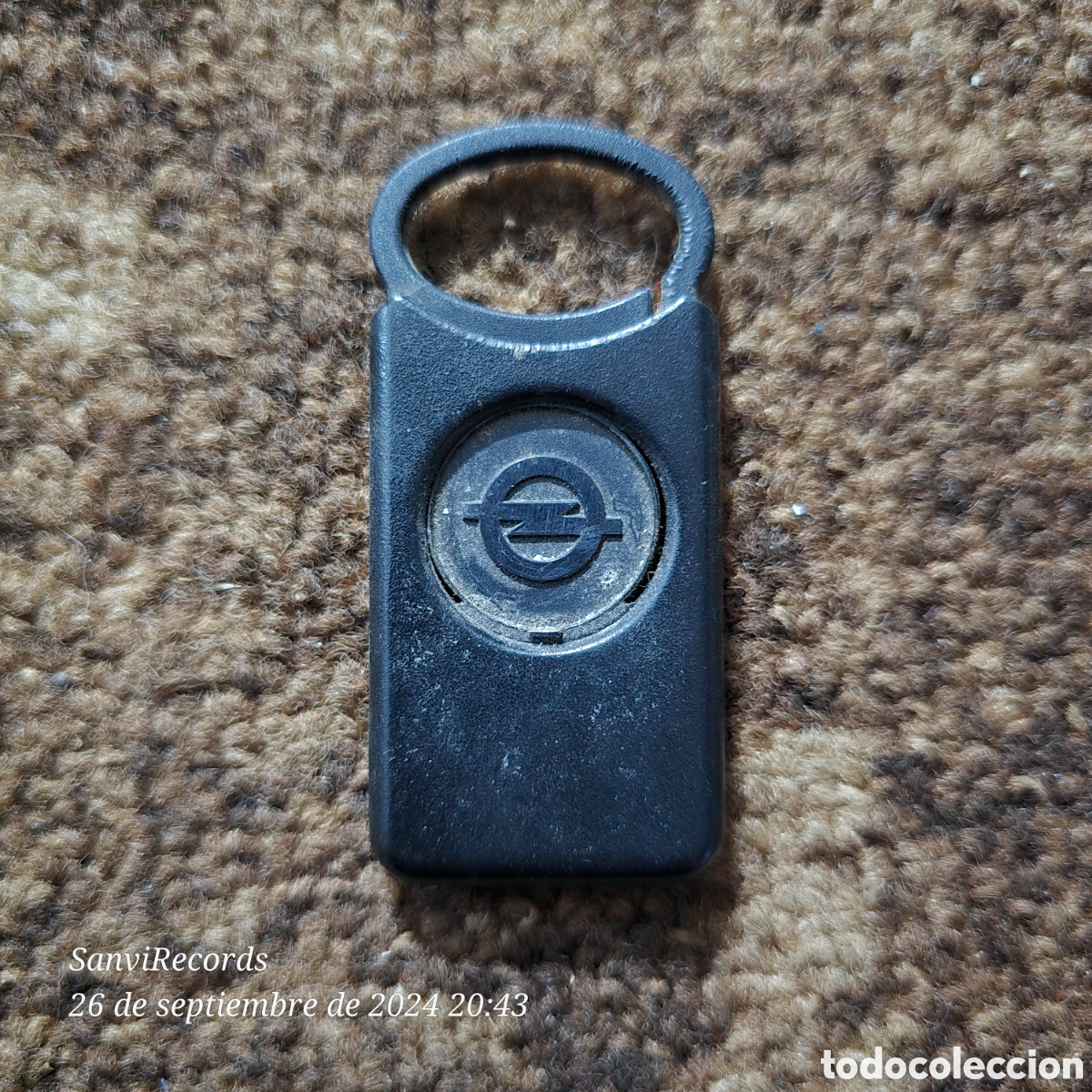 Sammlung von Schl&uuml;sselanh&auml;ngern: LLAVERO ESCUDER&Iacute;A OPEL, ROCAR S.A.