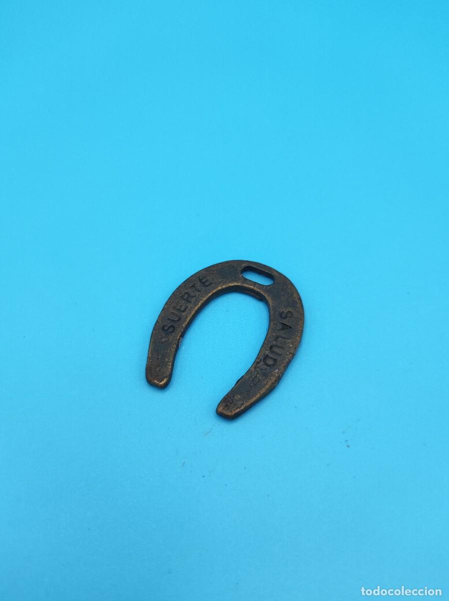 Coleccionismo de llaveros: Llavero herradura de la suerte y salud de metal