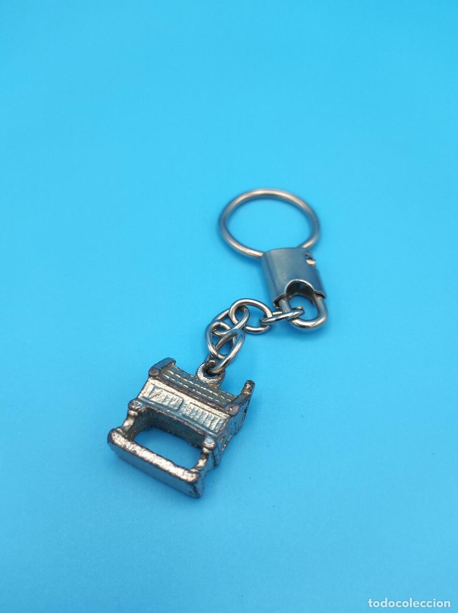 Coleccionismo de llaveros: Llavero de metal casita