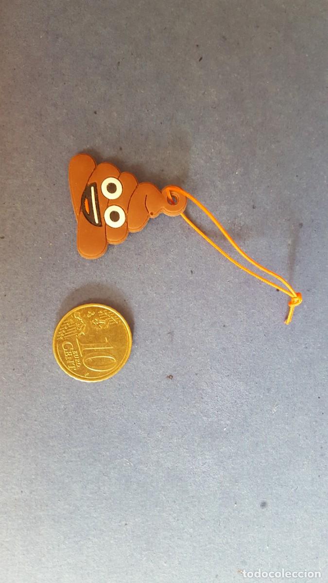 Colecionismo de porta-chaves: Colgante/llavero en forma de caca con ojos. Emoji La Piara