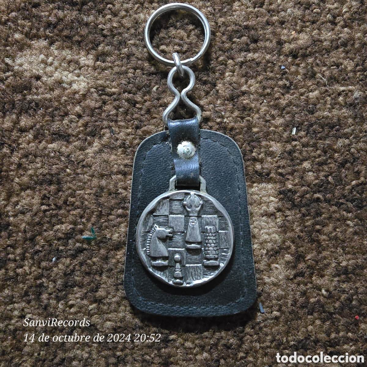 Collection of Keychains: LLAVERO CORTESIA, COLECCI&Oacute;N HOLIDAYS, POSTALES Y SOUVENIRS