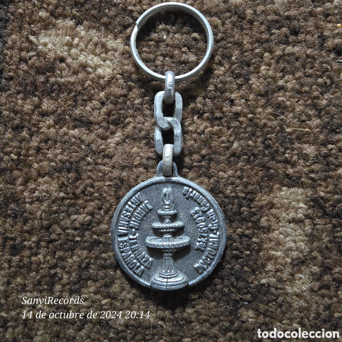 Collection of Keychains: LLAVERO FUENTE, JARD&Iacute;N-TERRAZA ARTESAN&Iacute;A ESPA&Ntilde;OLA
