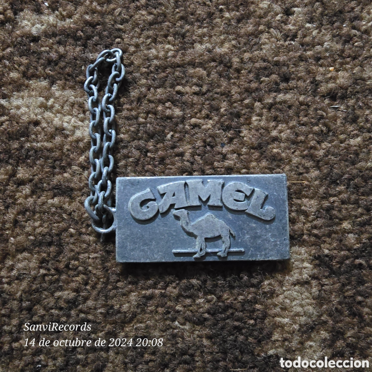 Collection of Keychains: LLAVERO TABACO CAMEL
