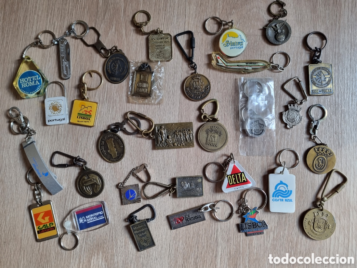 Coleccionismo de llaveros: Colecci&oacute;n de 30 llaveros portugueses antiguos. Todos distintos e interesantes. De muchas clases.