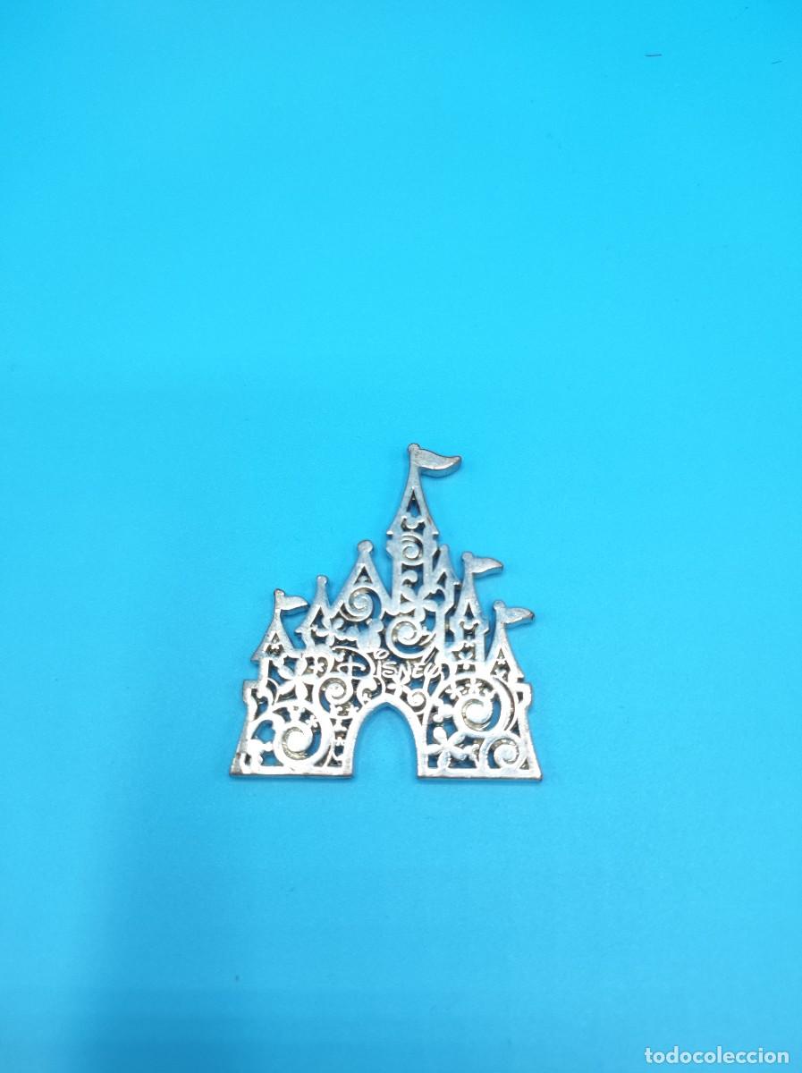 Coleccionismo de llaveros: Llavero Disney motivo castillo - sin correa